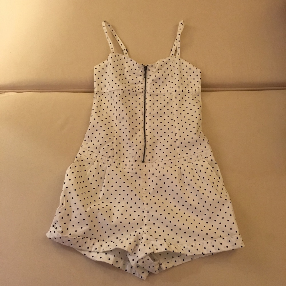 Cute black and white polka dot romper XS